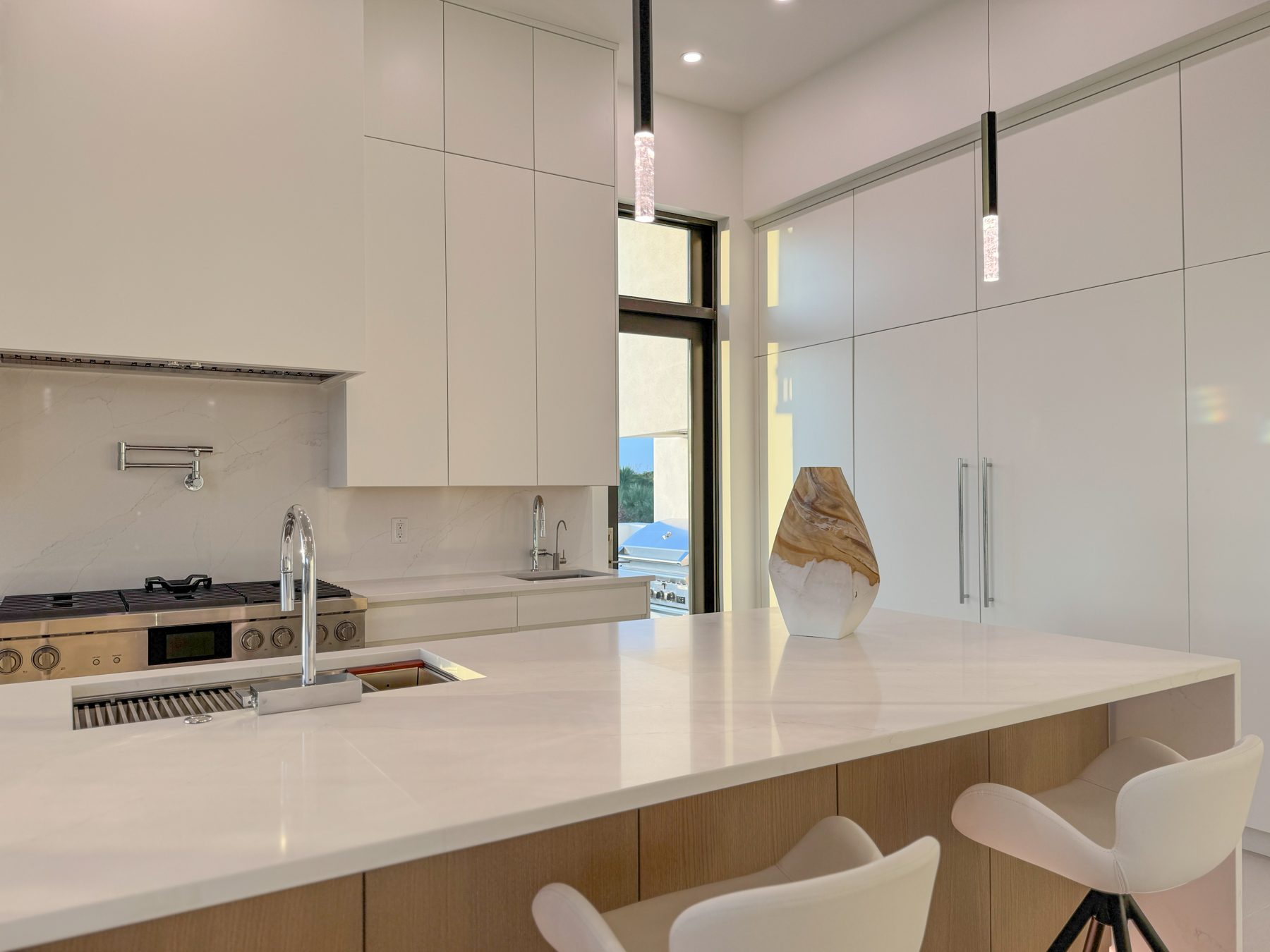 Range and pantry wall