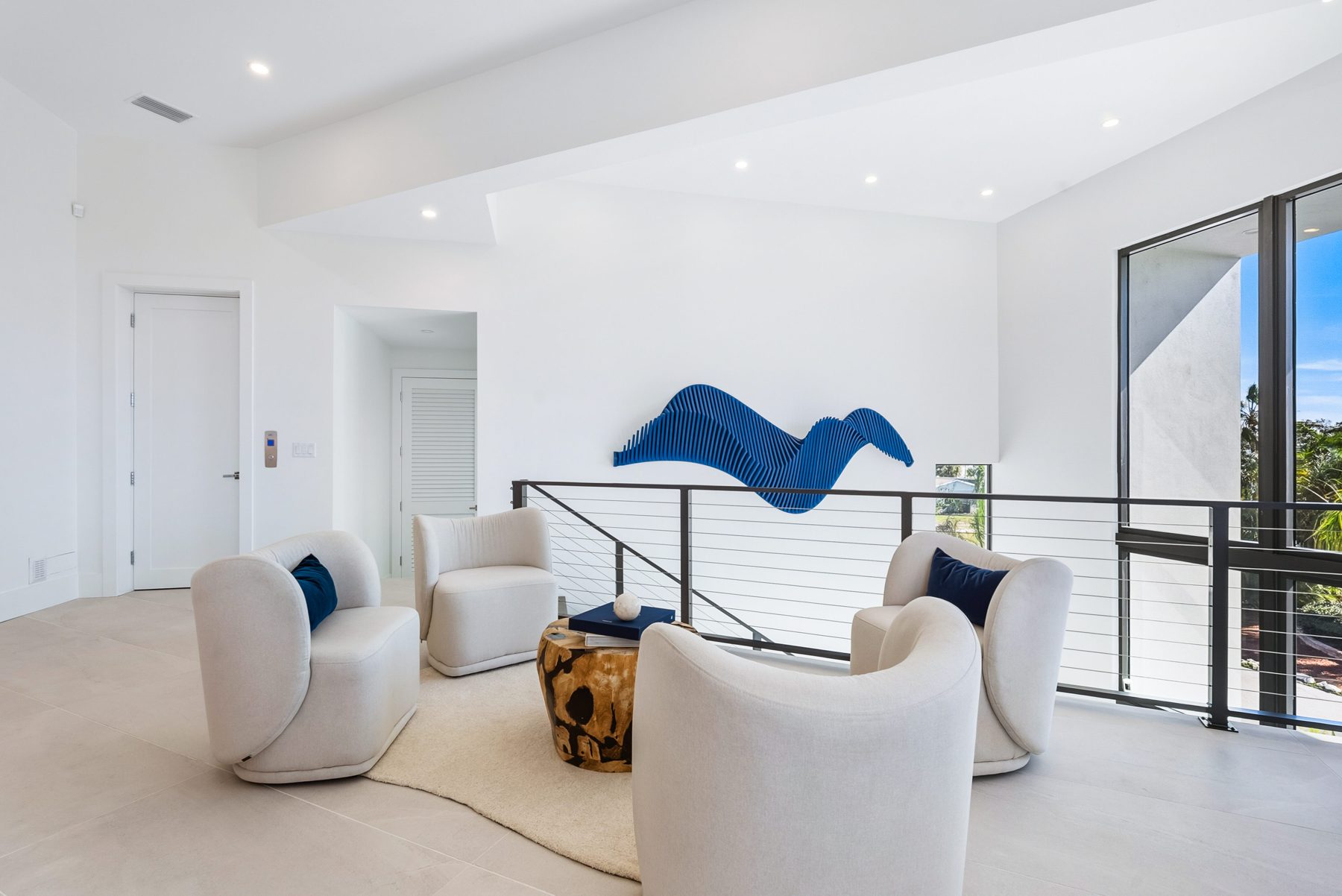 Upper lounge